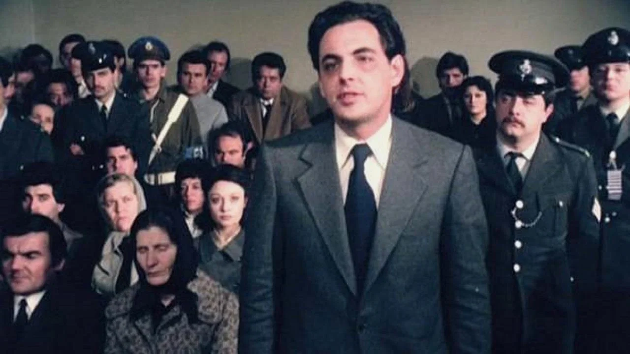 &Omicron; Ά&nu;&theta;&rho;&omega;&pi;&omicron;&sigmaf; &mu;&epsilon; &tau;&omicron; &Gamma;&alpha;&rho;ύ&phi;&alpha;&lambda;&lambda;&omicron; - 剧照