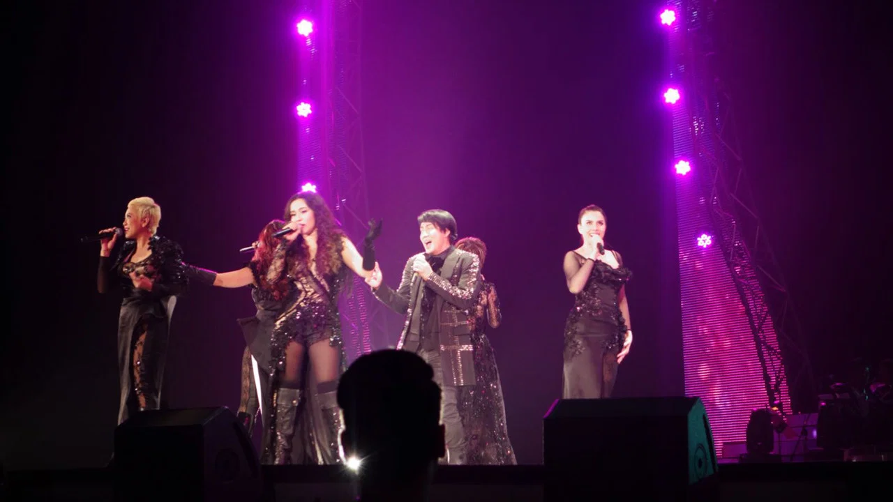 เบิร์ด ธงไชย คอนเสิร์ต ขนนกกับดอกไม้ #3/2558 The Original Returns - 剧照
