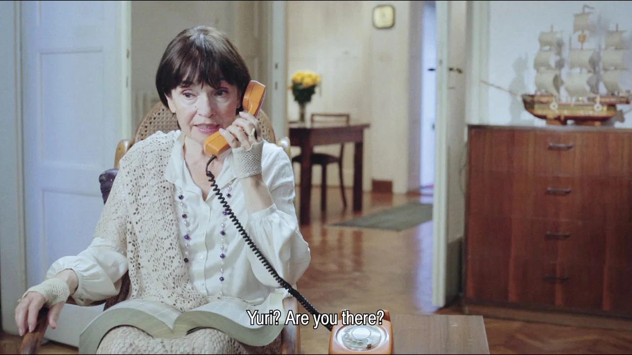 Yuri on the Phone - 剧照