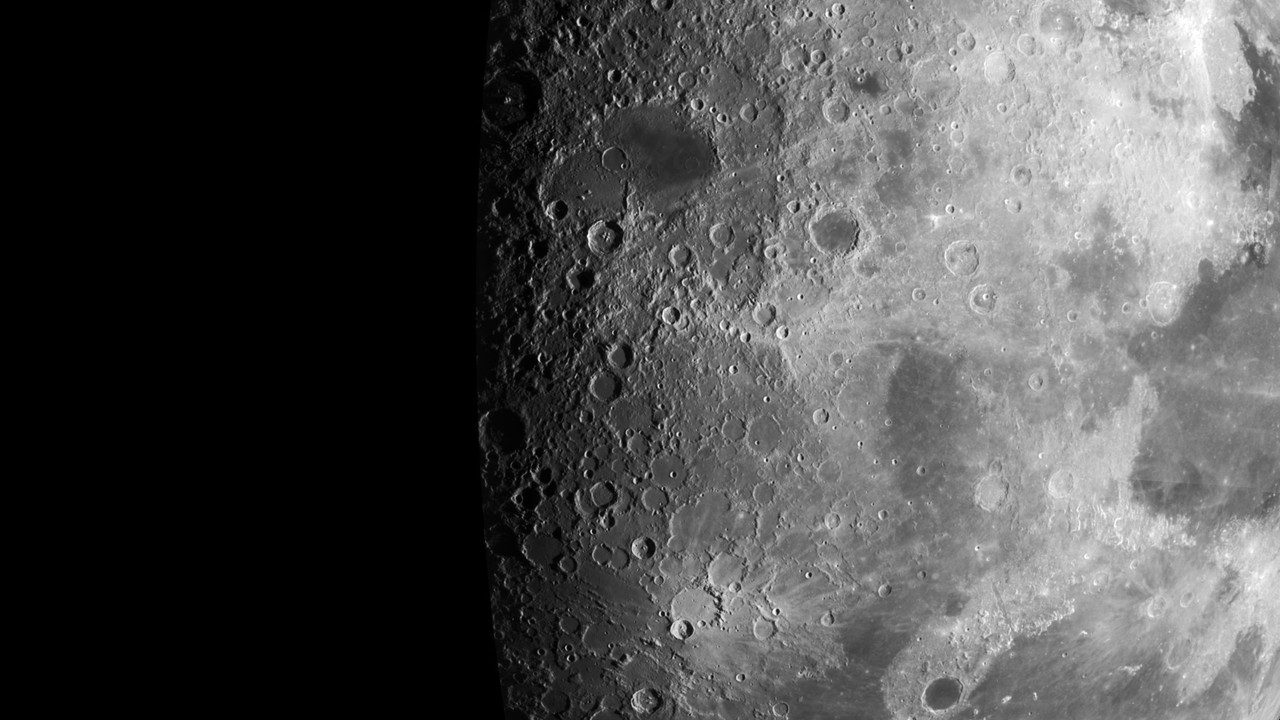 Nothing True Over The Moon - 剧照