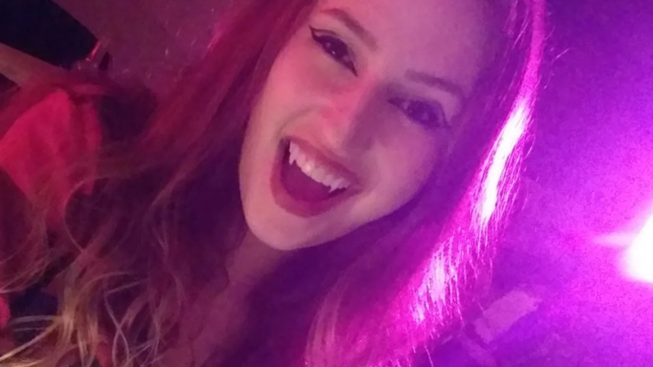 Ah, n&atilde;o! Tive que entrevistar vampiros para meu TCC! - 剧照