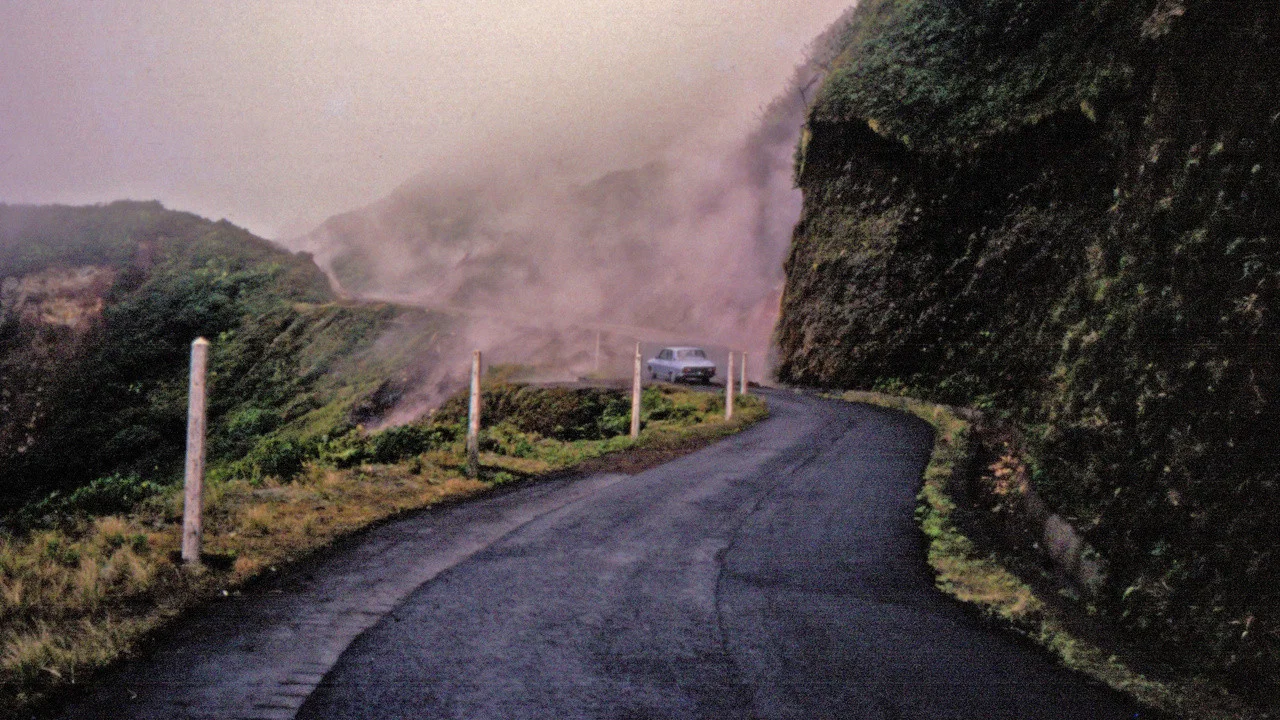 苏弗雷火山 - 剧照