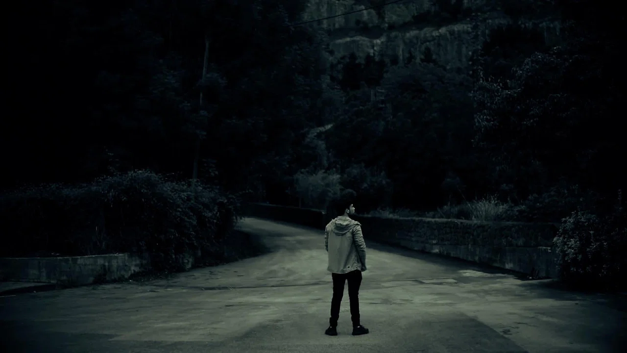 Bajo el silencio - 剧照