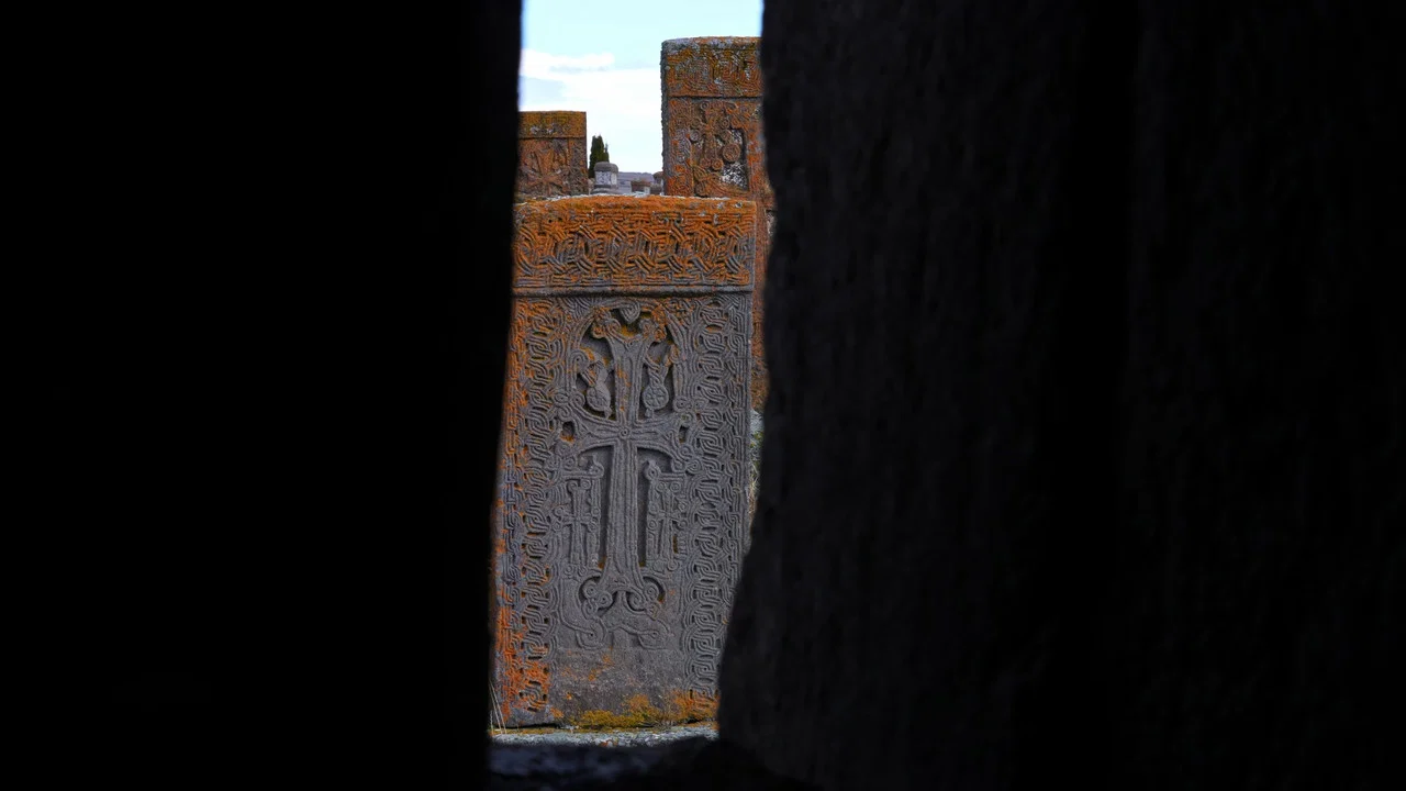 Մահարձան - 剧照