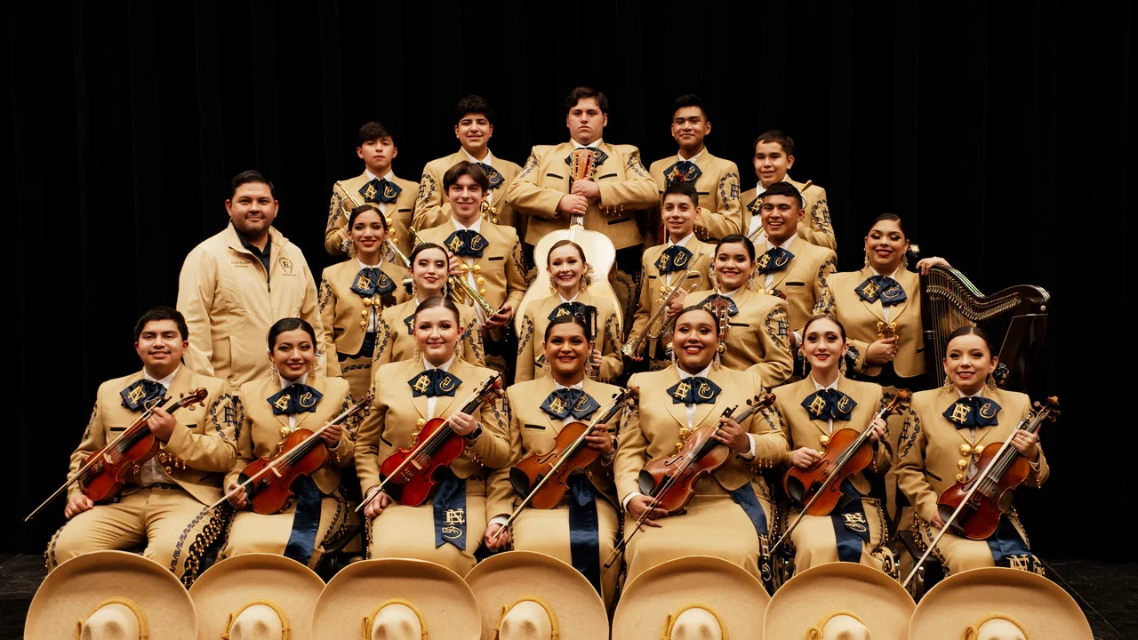 Going Varsity in Mariachi - 剧照