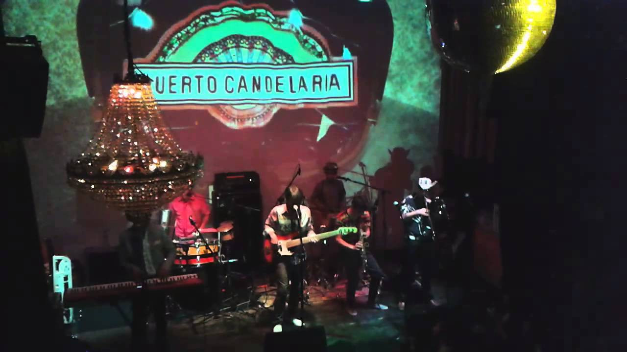 Puerto Candelaria - Amor y Deudas - 剧照