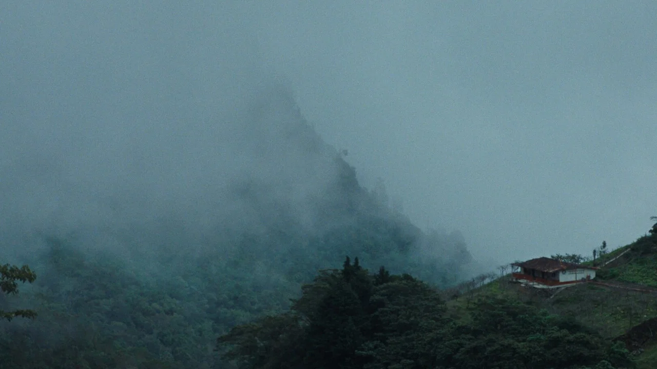 La Sombra de la Monta&ntilde;a - 剧照