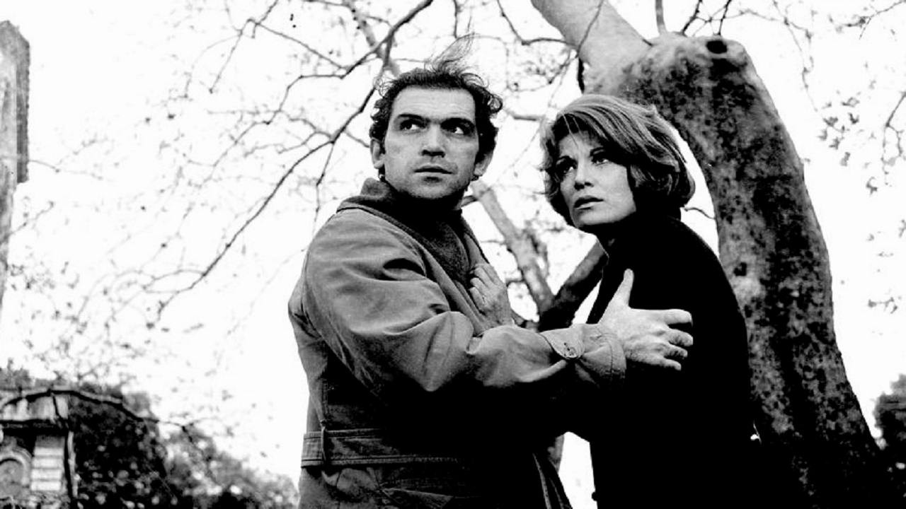 &Epsilon;&nu; &omicron;&nu;ό&mu;&alpha;&tau;&iota; &tau;&omicron;&upsilon; &nu;ό&mu;&omicron;&upsilon; - 剧照