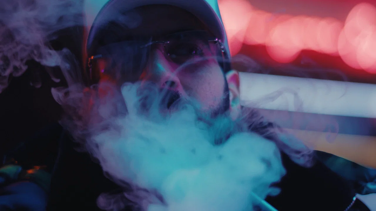 Hookah Head - 剧照