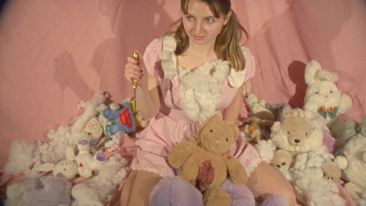 Cuddly Toys - 剧照