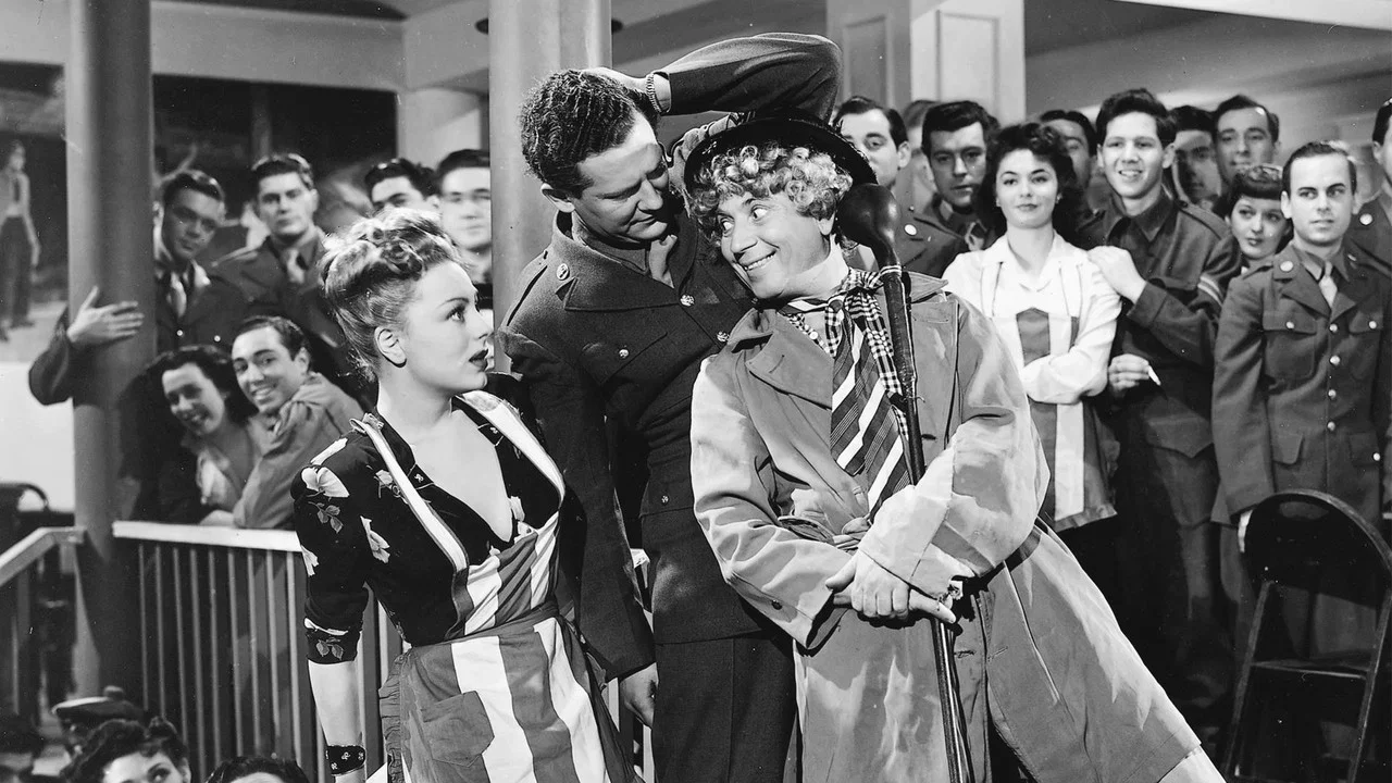 Stage Door Canteen - 剧照