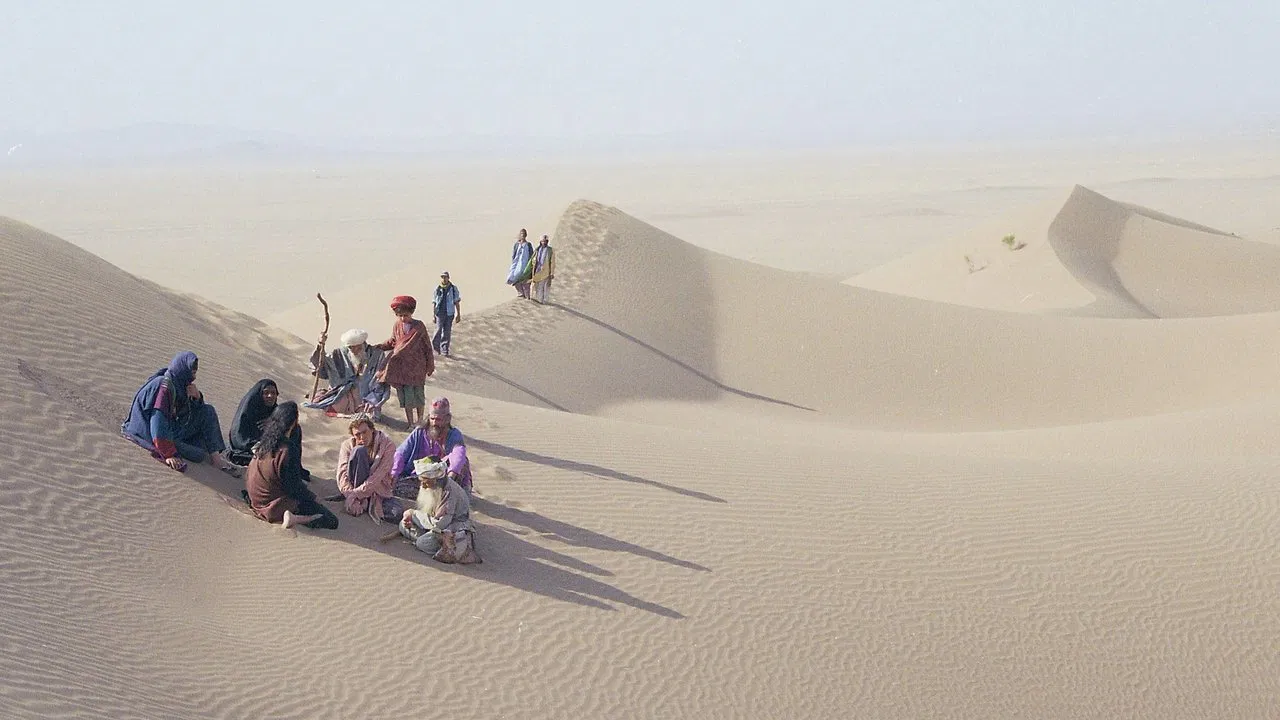 بابا عزیز - 剧照