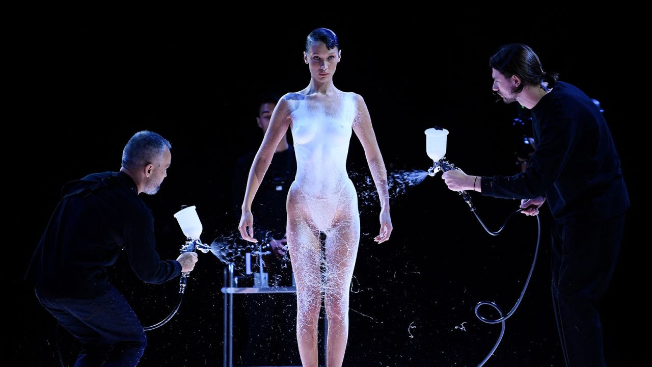 Coperni : le couple qui r&eacute;volutionne la mode - 剧照