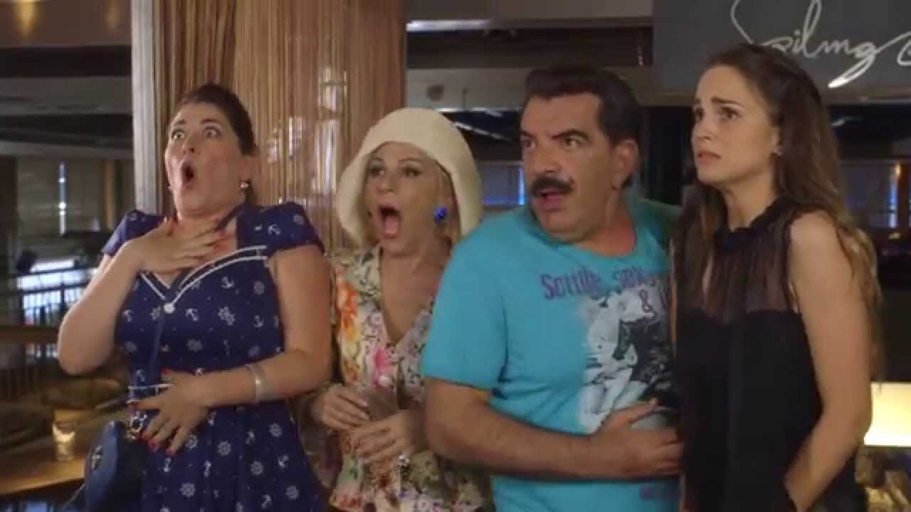 &Omicron; &Kappa;&lambda;έ&alpha;&rho;&chi;&omicron;&sigmaf;, &Eta; &Mu;&alpha;&rho;ί&nu;&alpha; &Kappa;&alpha;&iota; &Omicron; &Kappa;&omicron;&nu;&tau;ό&sigmaf; - 剧照