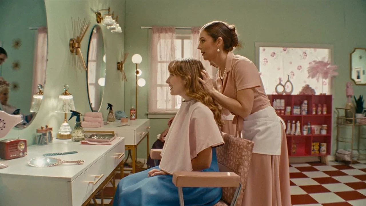 Siren Salon - 剧照