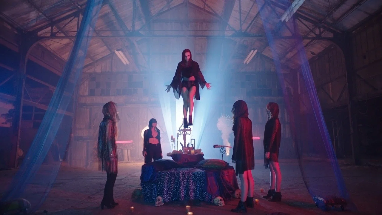 Coven - 剧照