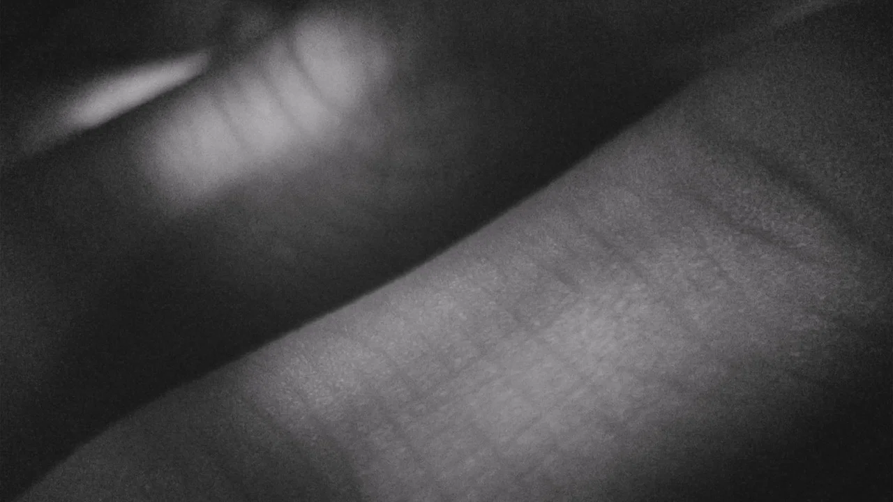 bleared eyes of blue glass - 剧照