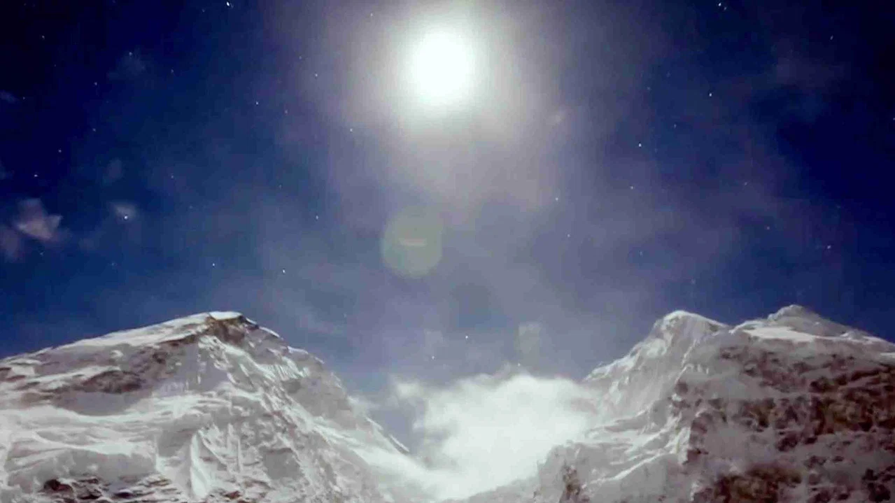 Bear Grylls: Everest after the avalanche - 剧照