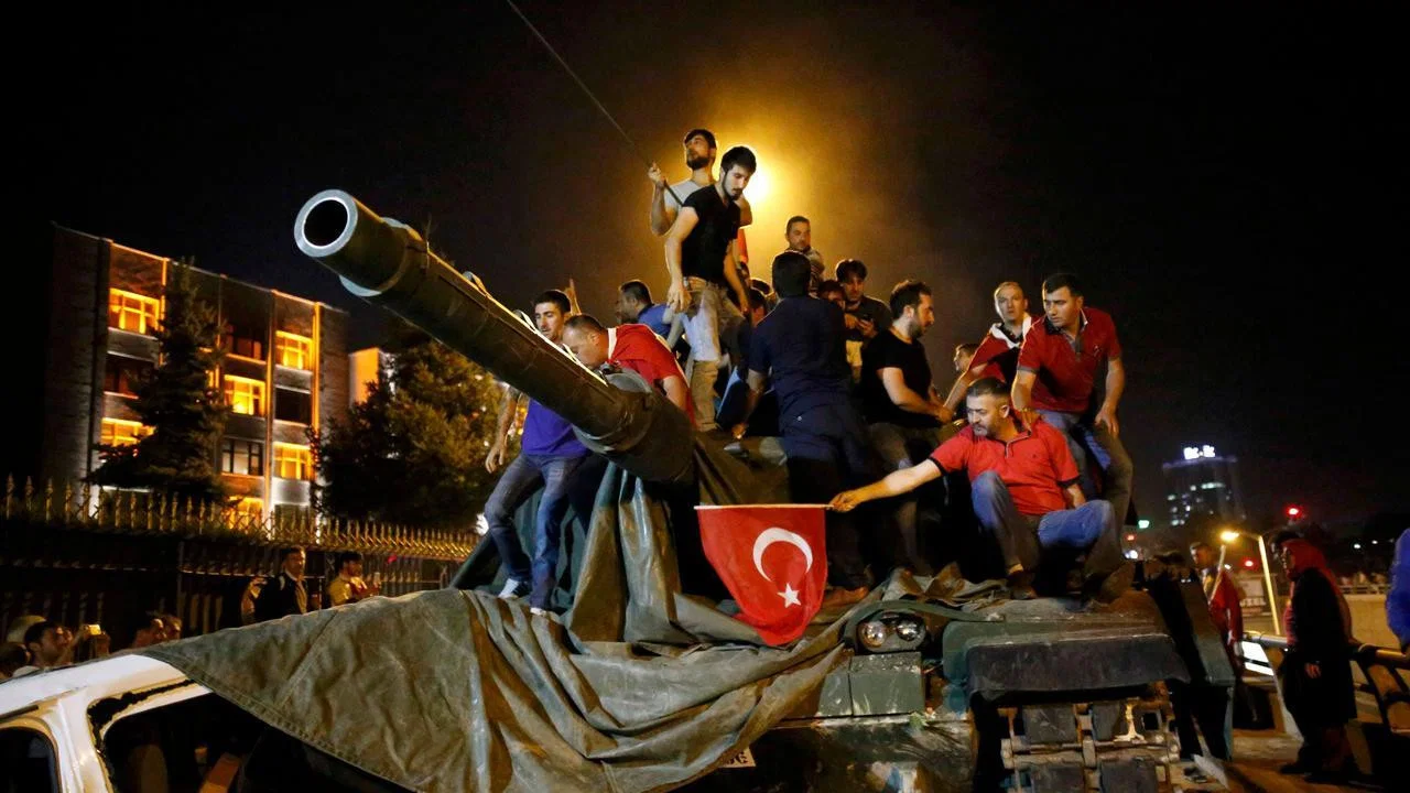Kampf auf der Bosporus-Br&uuml;cke - Die T&uuml;rkei und der gescheiterte Putschversuch - 剧照