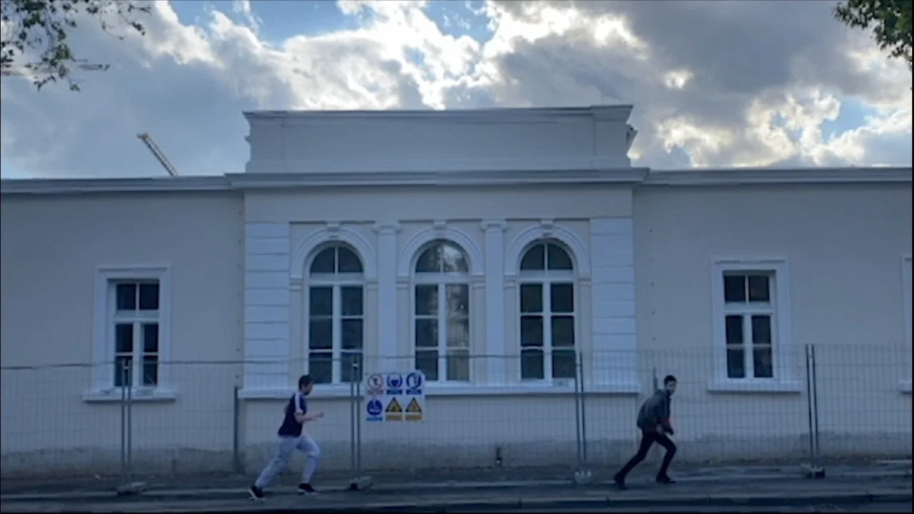 Pretučeni peder - 剧照