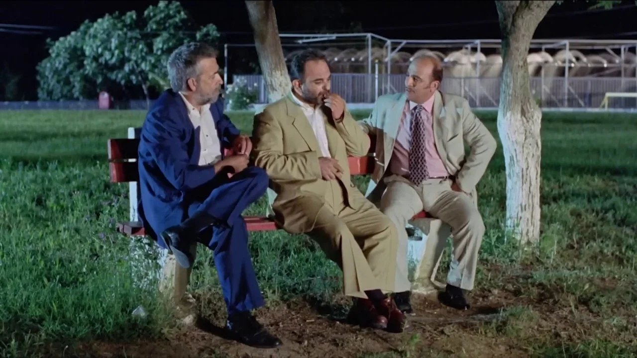 &Alpha;&sigmaf; &Pi;&epsilon;&rho;&iota;&mu;έ&nu;&omicron;&upsilon;&nu; &omicron;&iota; &Gamma;&upsilon;&nu;&alpha;ί&kappa;&epsilon;&sigmaf; - 剧照