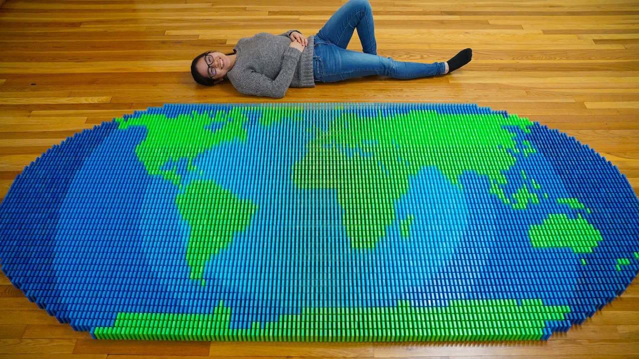Lily Topples The World - 剧照