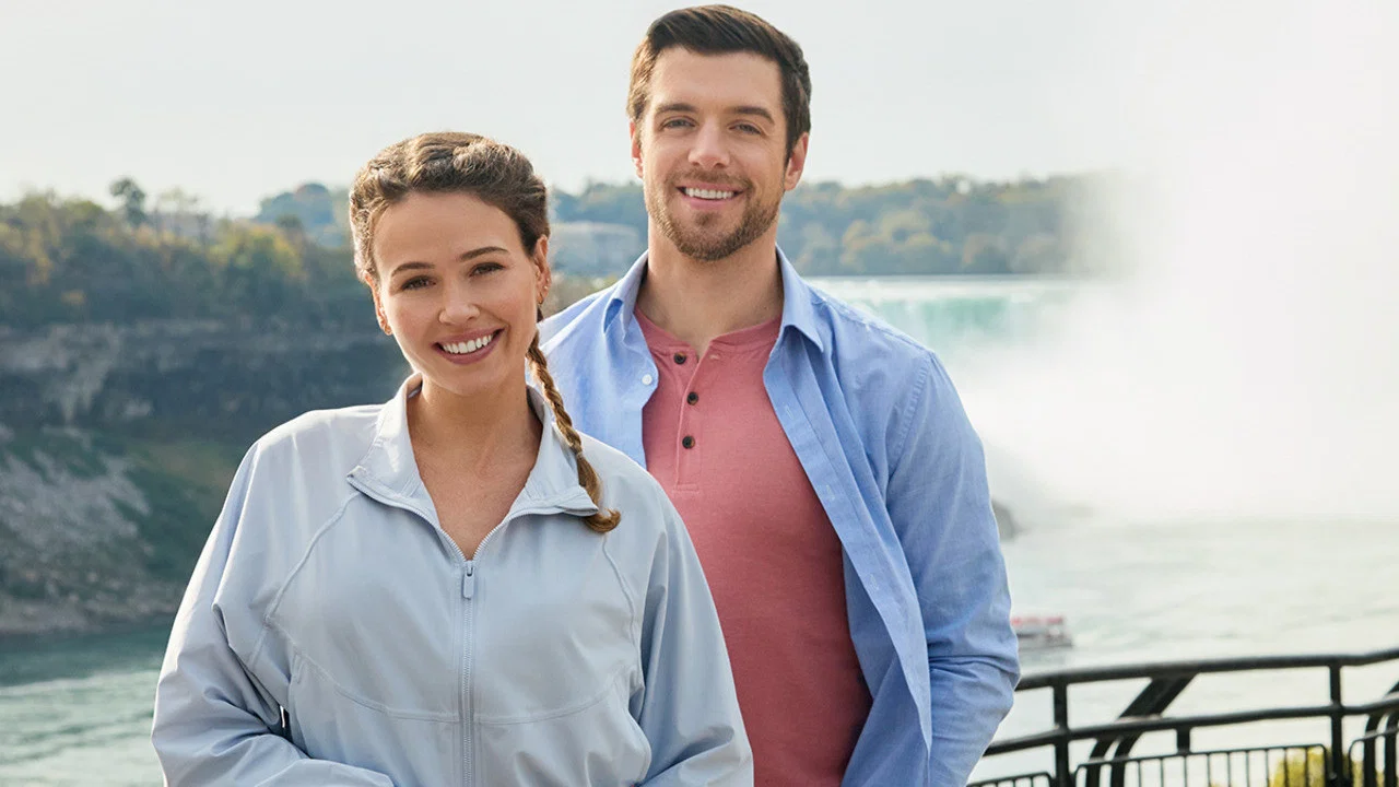 Falling in Love in Niagara - 剧照