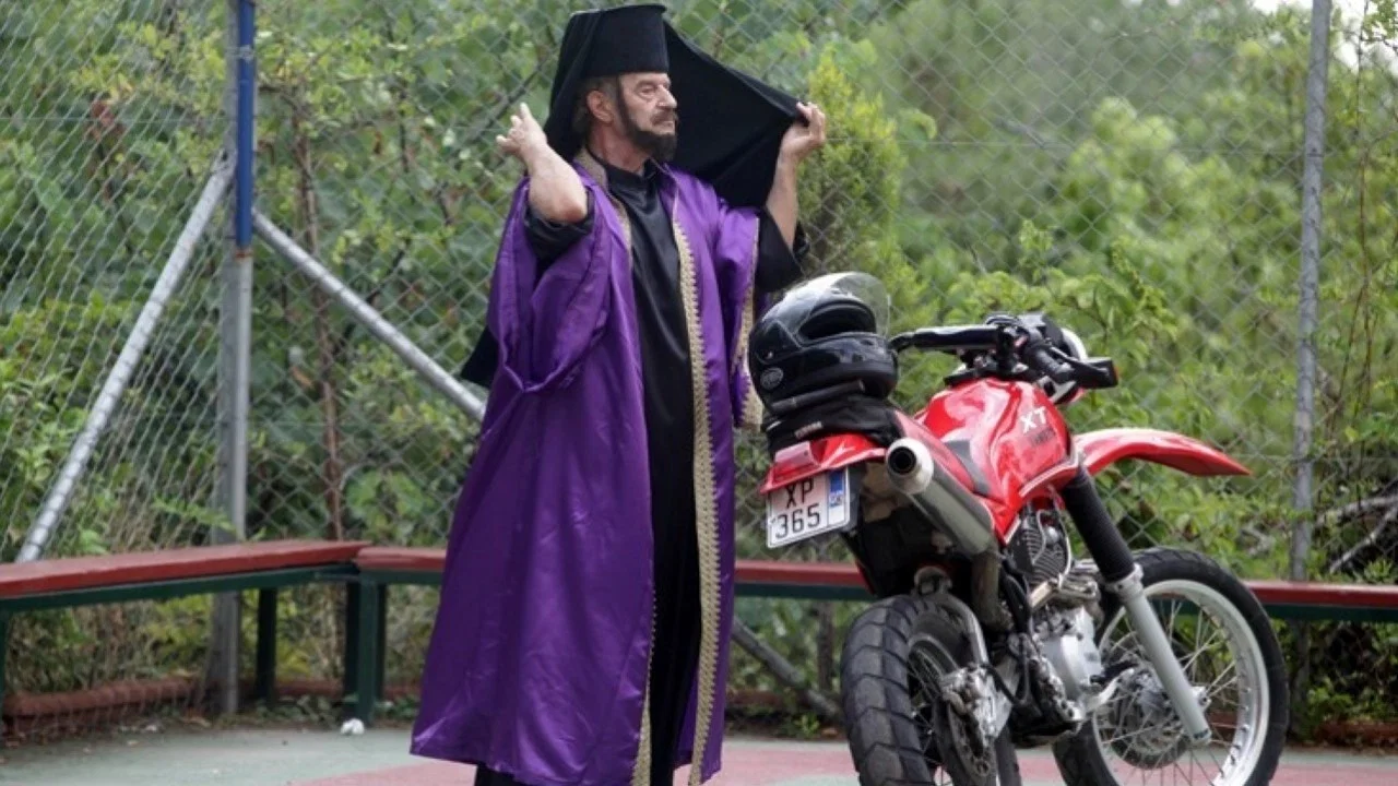 &Omicron; &Pi;&alpha;&pi;&alpha;&sigma;&omicron;ύ&zeta;&alpha;&sigmaf; &phi;&alpha;&nu;&tau;&omicron;&mu;ά&sigmaf; - 剧照