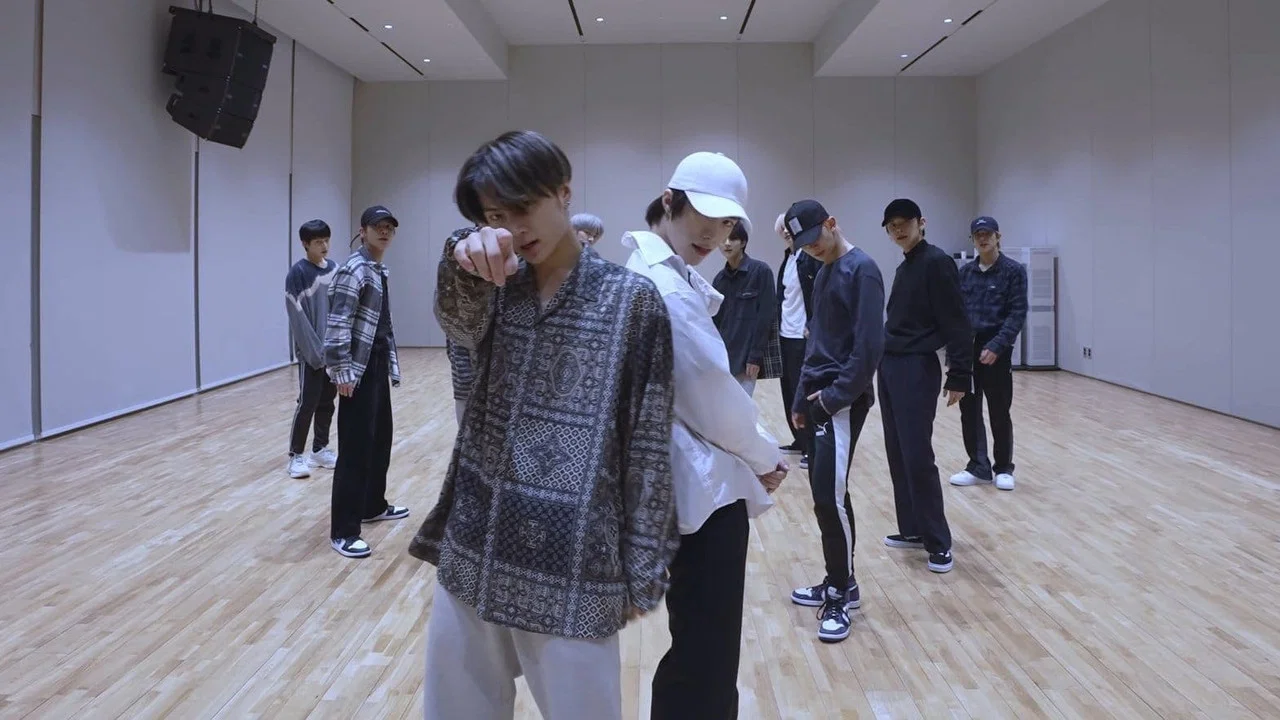 BACKSTAGE: TXT x EN- - 剧照