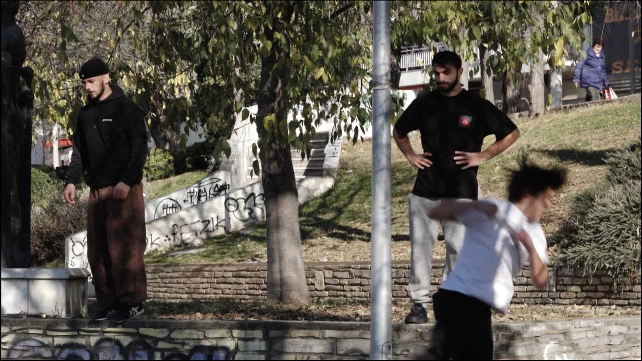 &Rho;&upsilon;&theta;&mu;&omicron;ί &tau;&eta;&sigmaf; &pi;ό&lambda;&eta;&sigmaf;: &Tau;&omicron; &pi;&alpha;&rho;&kappa;&omicron;ύ&rho; &sigma;&tau;&eta;&nu; &Theta;&epsilon;&sigma;&sigma;&alpha;&lambda;&omicron;&nu;ί&kappa;&eta; - 剧照
