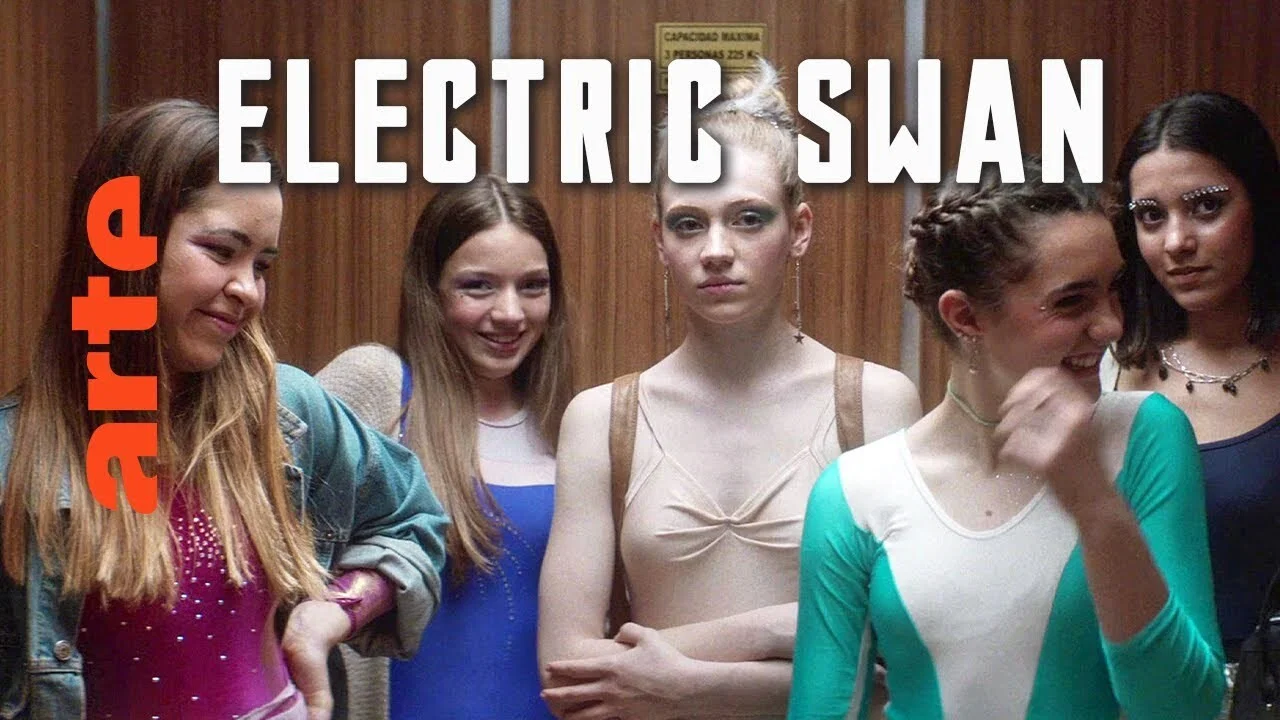 Electric Swan - 剧照