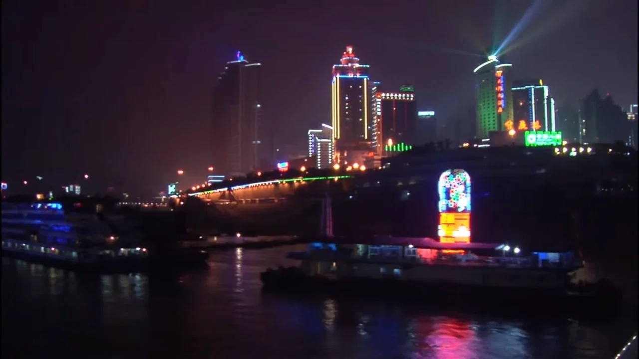 沿江而上 - 剧照