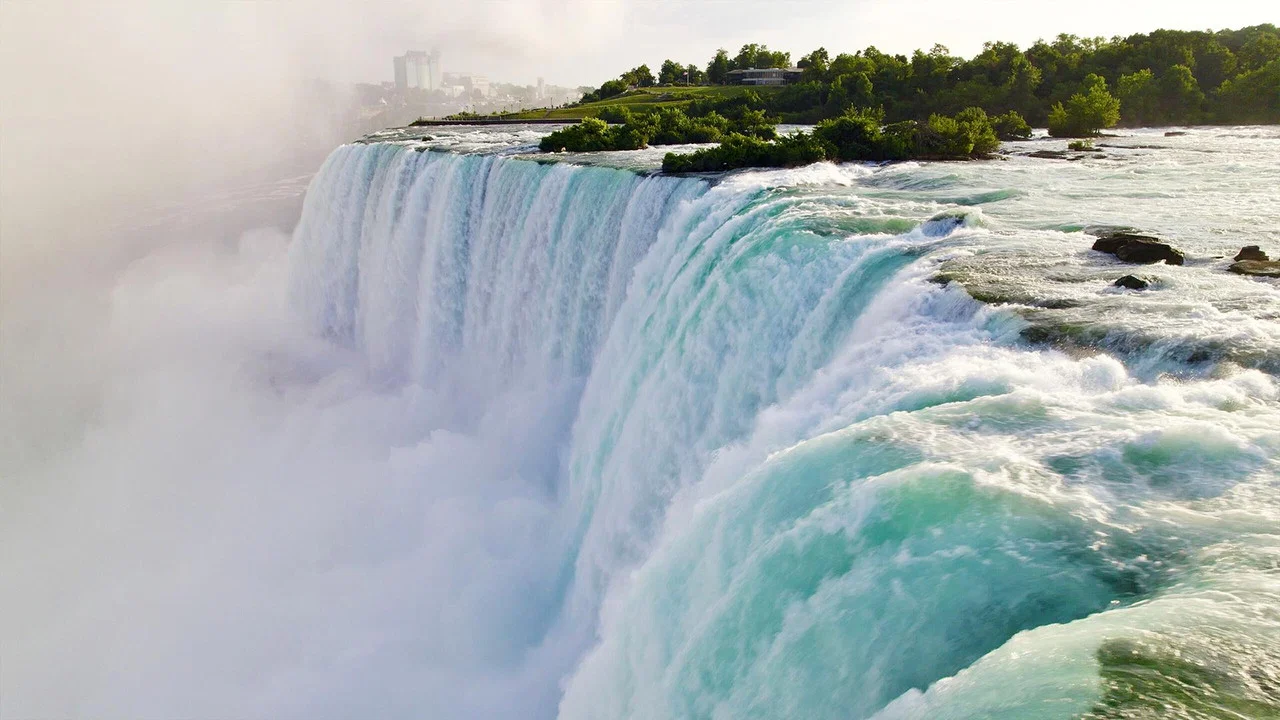 Niagara Falls - 剧照