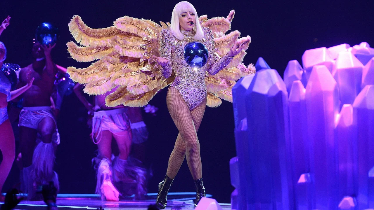 Lady Gaga：艺术流行巡回演唱会巴黎站 - 剧照