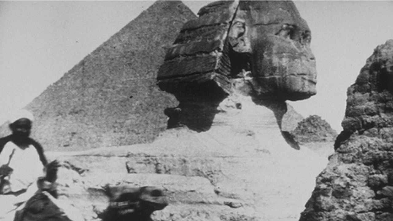 Les pyramides (vue g&eacute;n&eacute;rale) - 剧照