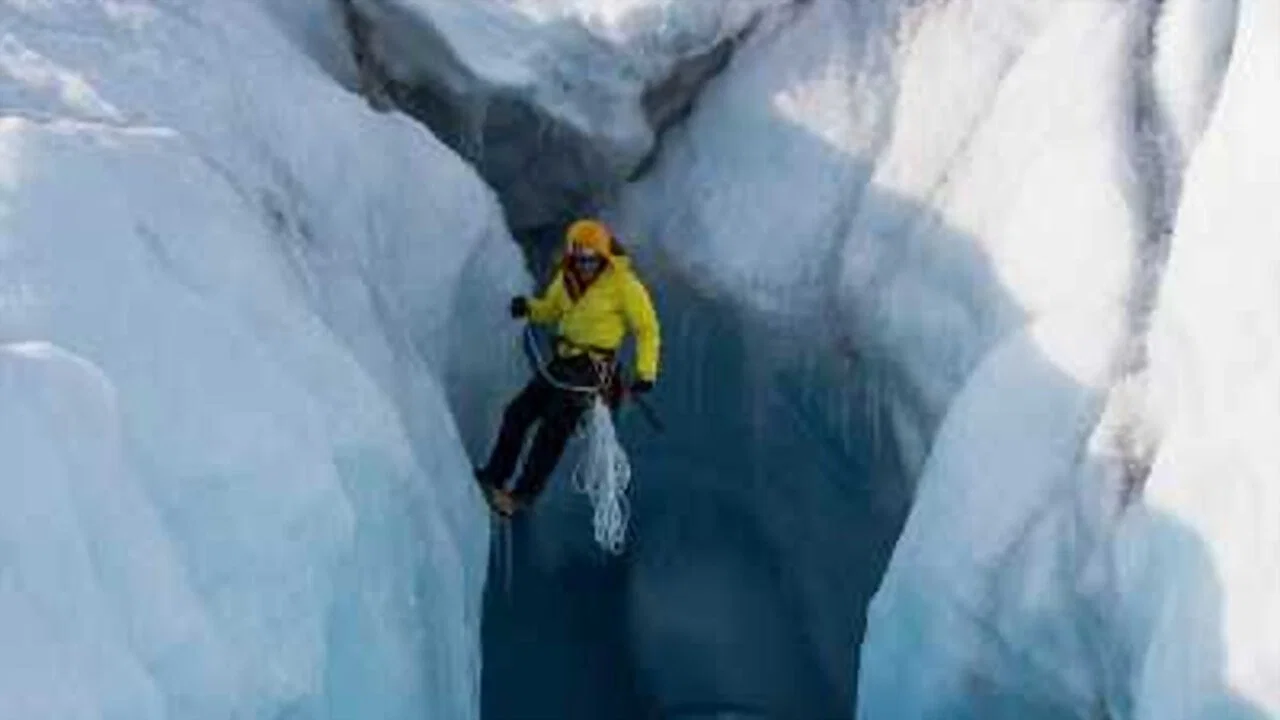 Beneath the ice - 剧照