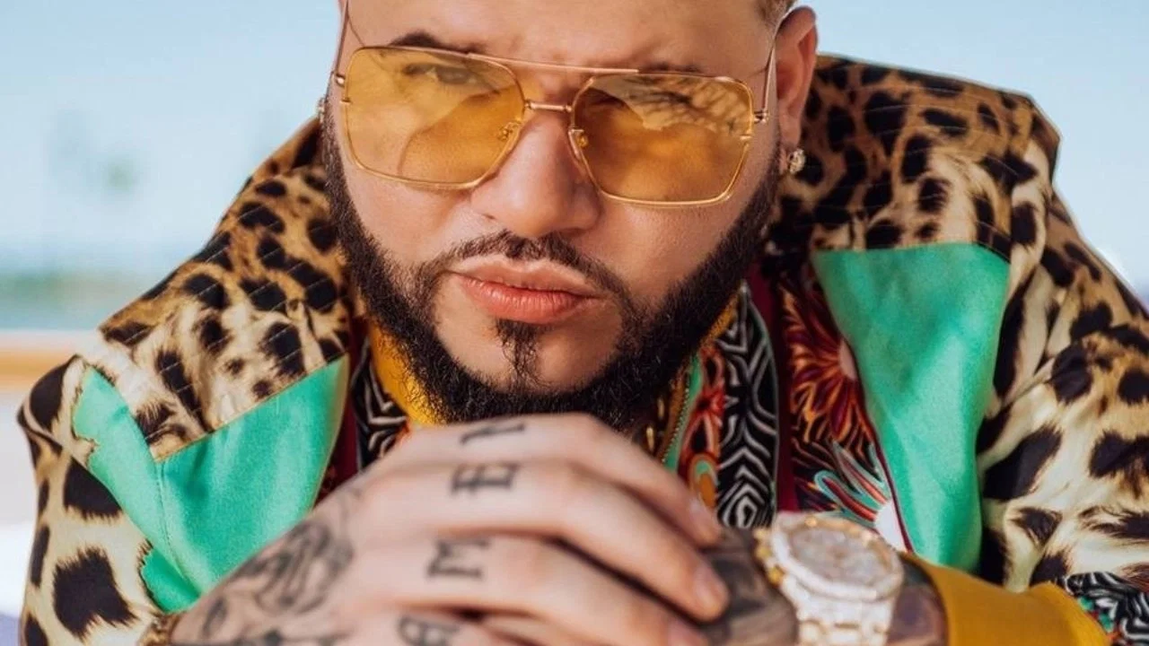 Farruko: En letra de otro - 剧照