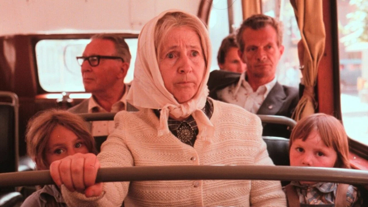 Mormor og de &aring;tte ungene i byen - 剧照