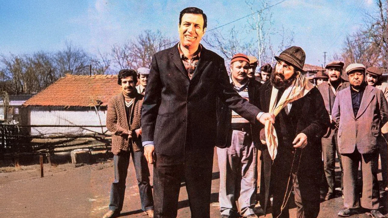 &Uuml;&ccedil; Kağıt&ccedil;ı - 剧照