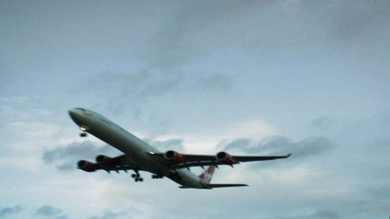 Plane Days - 剧照