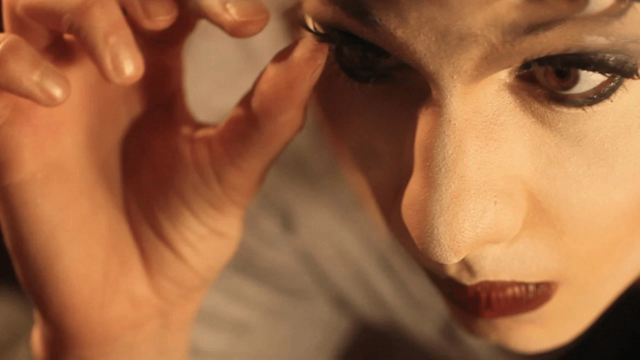 Drag Becomes Him - 剧照