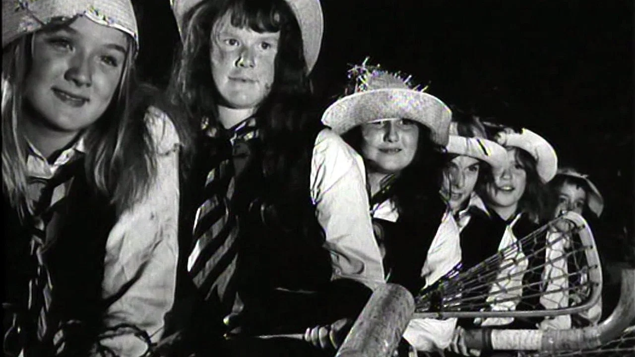 特里安的纯真地狱 - 剧照