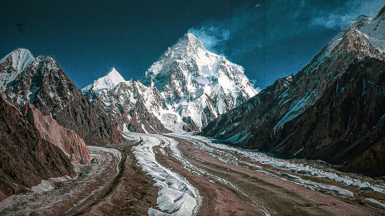 Lyon Premier 8000, Au Gasherbrum II - 8035m - 剧照