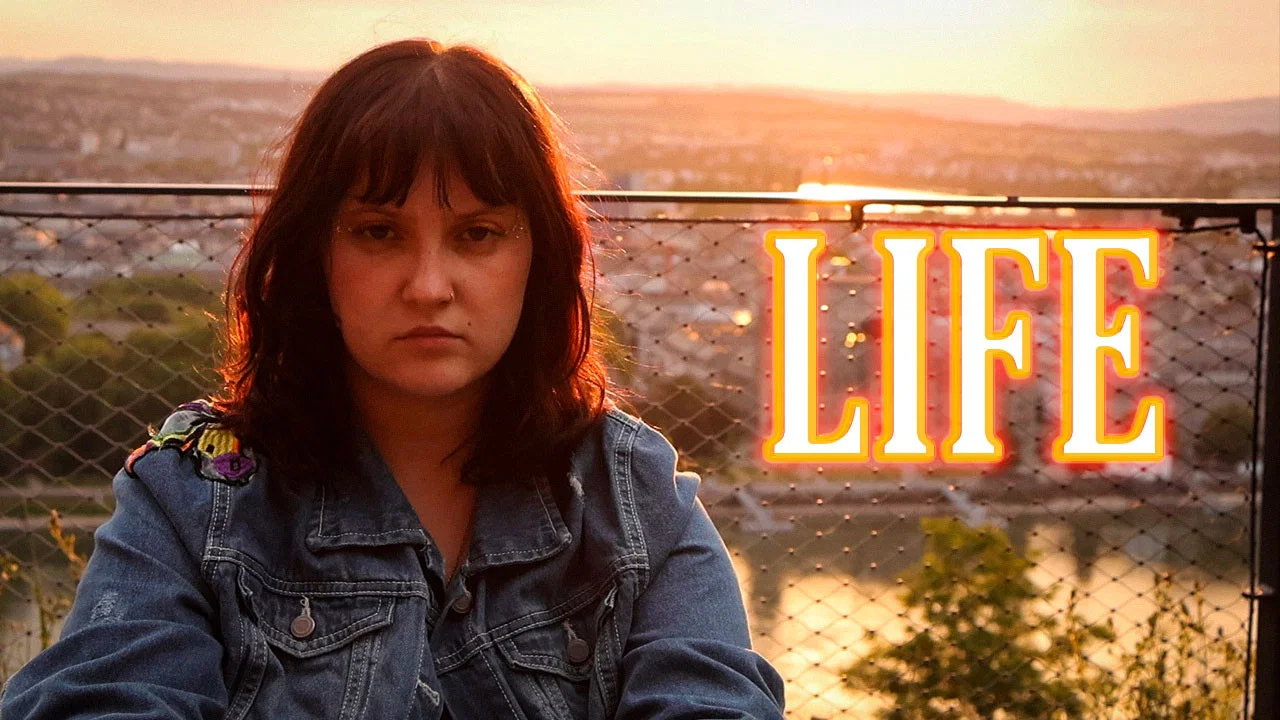 LIFE - 剧照