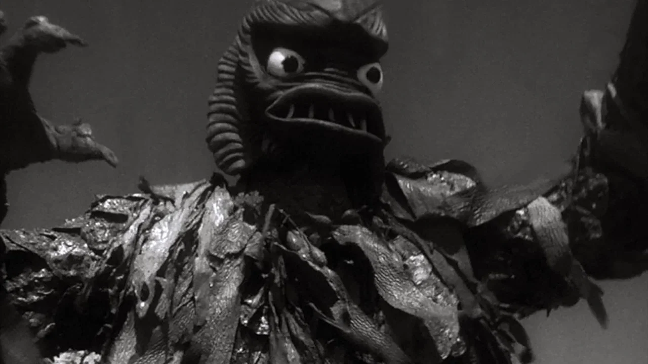 The Beach Girls and the Monster - 剧照