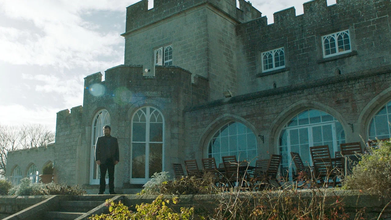 Happy New Year, Colin Burstead - 剧照