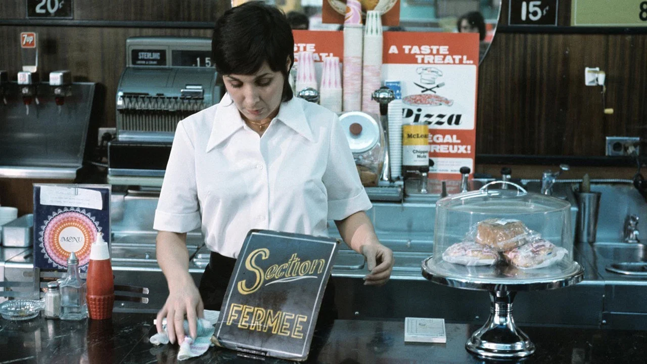 Fran&ccedil;oise Durocher, waitress - 剧照