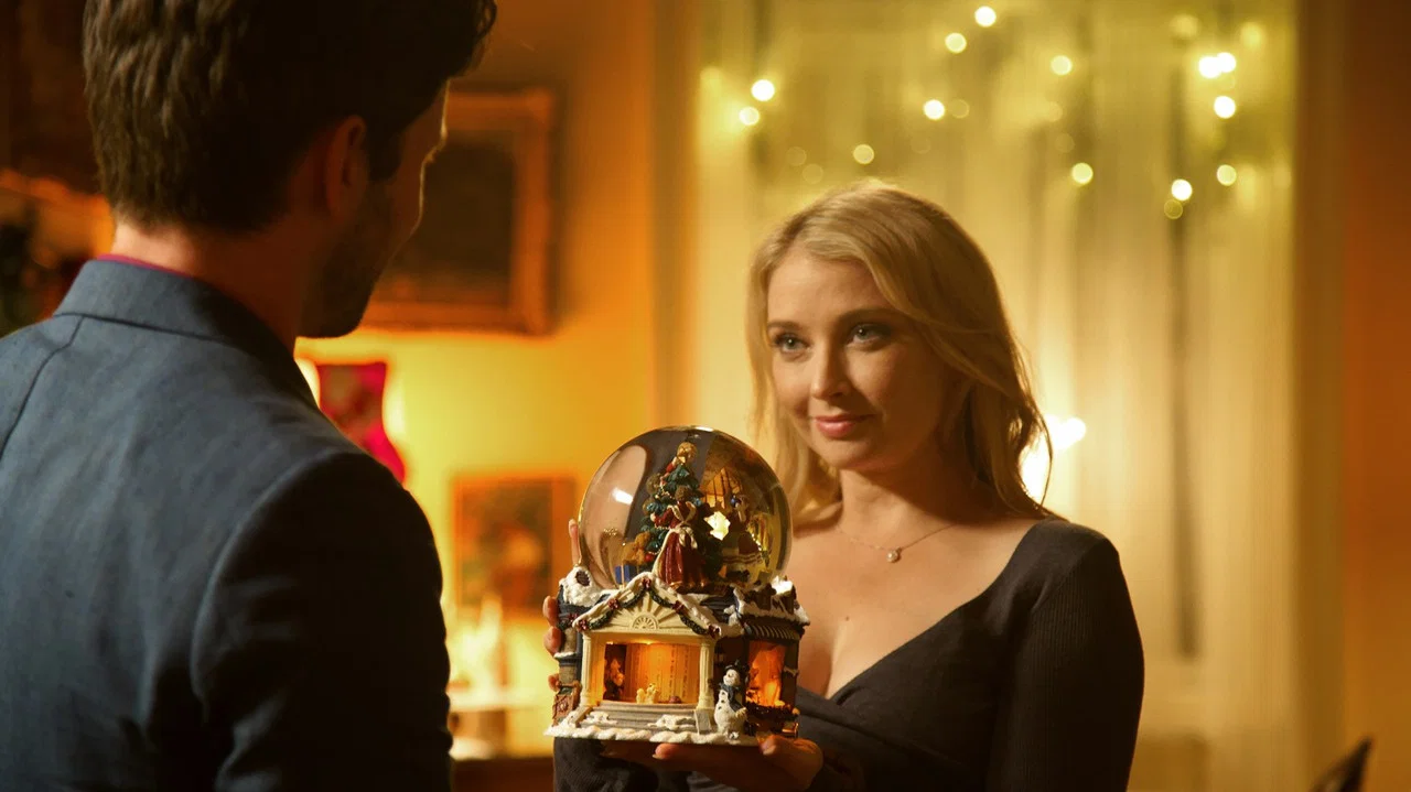 Best Christmas Ball Ever - 剧照