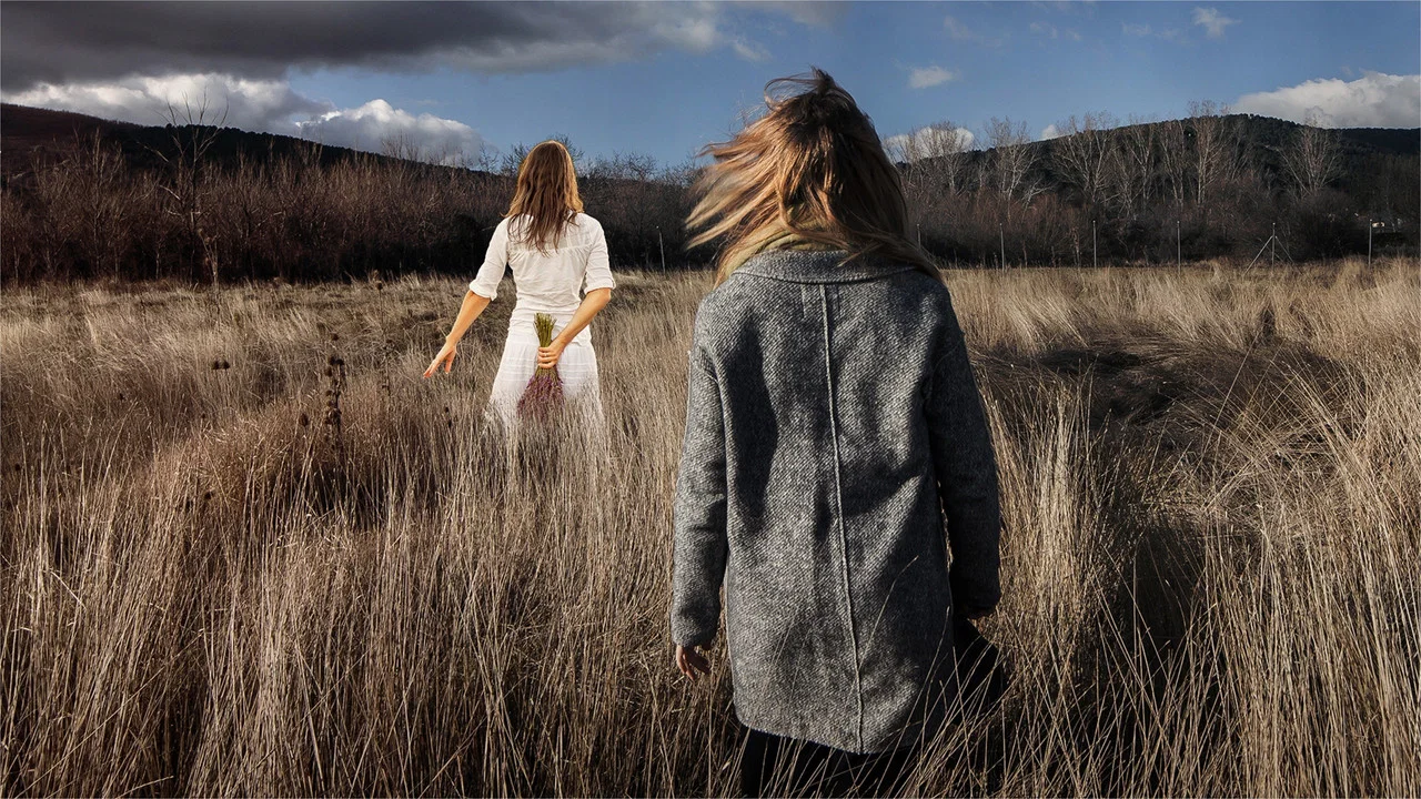 Twisted Twin - 剧照