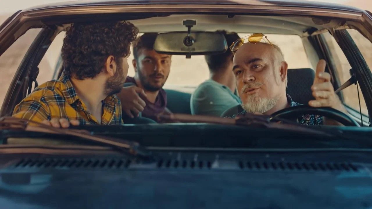 Kafalar Karışık - 剧照